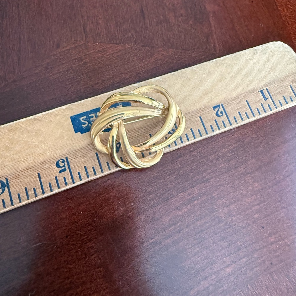 Vintage Gold Tone Brooch